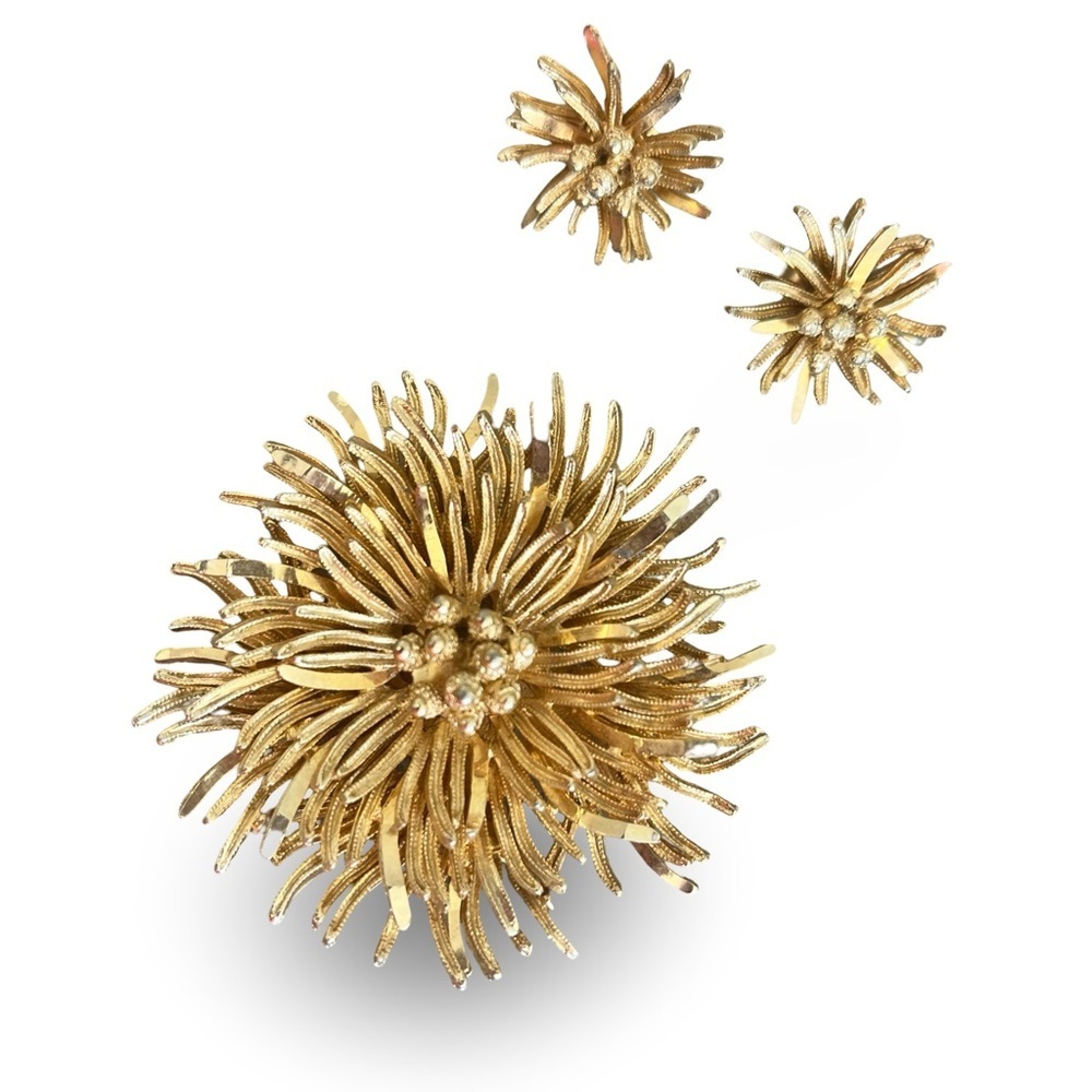 Vintage Coro Gold Tone Brooch and Clip On Earrings